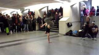 Street dance dans le metro de Paris