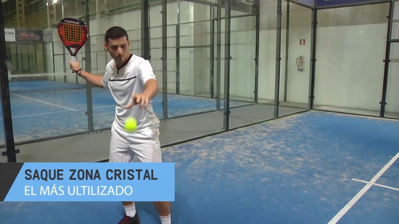 ¿Dónde tengo que sacar en el pádel? Trucos y consejos para dominar este golpe
