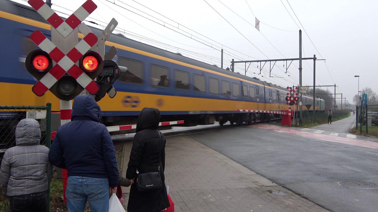 Overweg 25 op lijn 15 Lispersteenweg te Lier