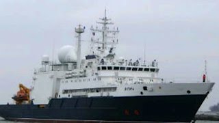 Russian ships sailing near U.S. artillery submarine