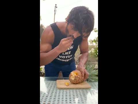 Vidyut Jammwal Challenging to cut Pineapple without Knife #ITrainLikeVidyutJammwal