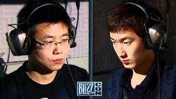 BlizzCon 2010 - Stacraft II - Loner (T) VS NEXGenius (P) Part 1/7