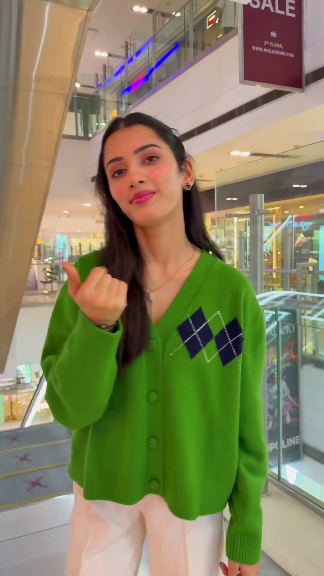 Shopping Mall Ki Reality ? #minivlog #reality #neetubisht #lakhneet #youtubeshorts #trending
