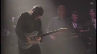 GARY MOORE - difficult and beautiful blues-rock solo - The Sky Is Crying.wmv chords