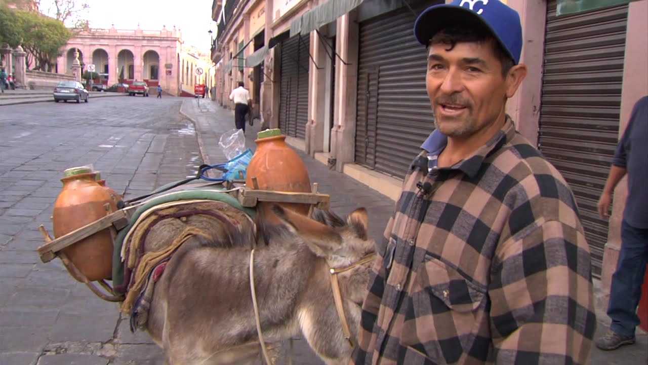 La tradición más bonita de Zacatecas. Tomar aguamiel de cántaro y burro. es reportaje de 2016