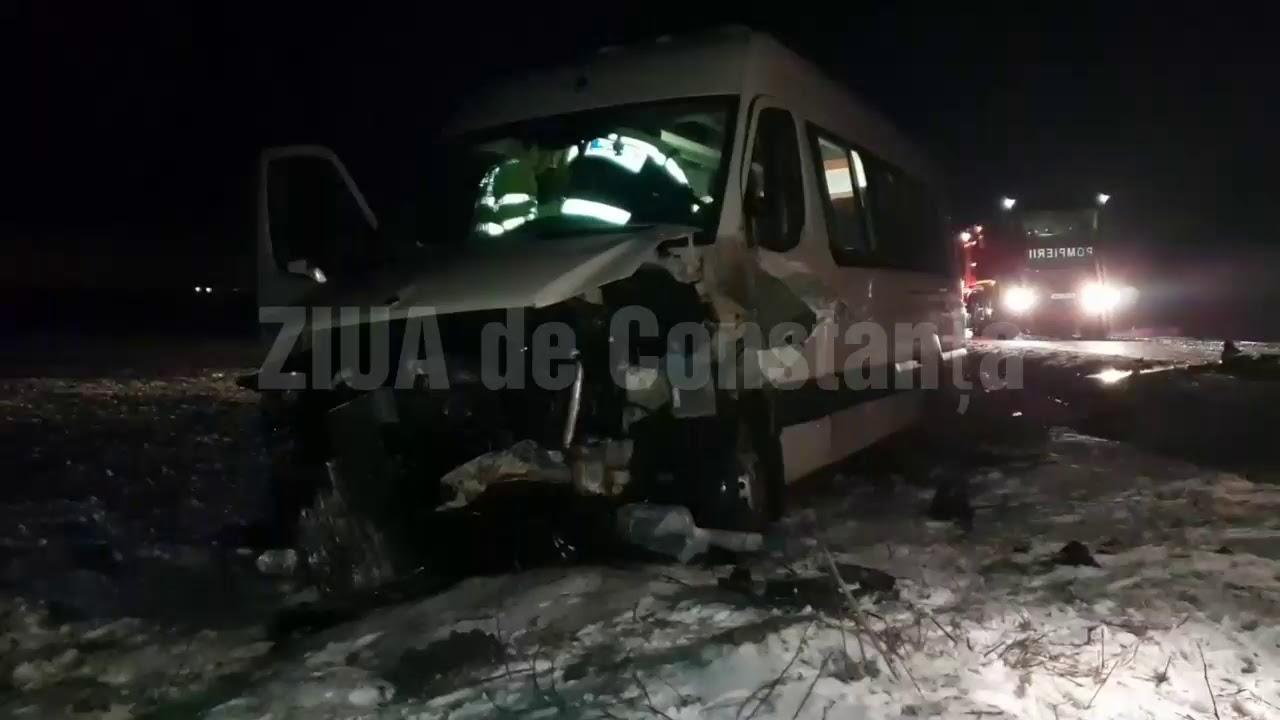 Imagini de la eveniment Accident rutier la Sibioara, județul Constanța. Microbuz și mașină, implicat