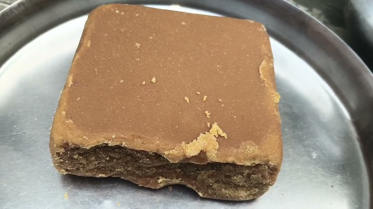 পৌষ সংক্রান্তির পূর্ণ ধুম তাইতো কারো চোখে নেইকো ঘুম, সকাল হবে যখন পিঠার খোলা বসবে তখন।