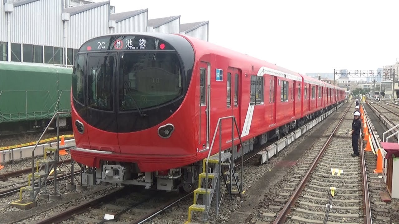 Stylish new train carriage design first change for Marunouchi