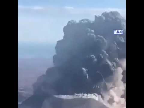 Video: Volcán Karymsky (Karymskaya Sopka) en Kamchatka: altura, edad, última erupción