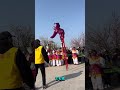 @TikiFootMotion 彼らは竹馬から落ちるのか？😱