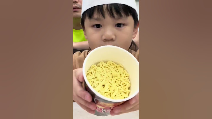 Bro tries Buldak spicy noodles age 3 vs 5
