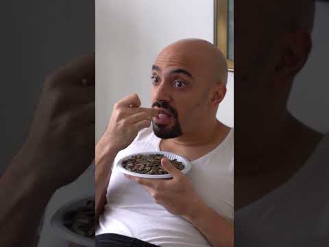 نظارة القرد في عين امه غزال