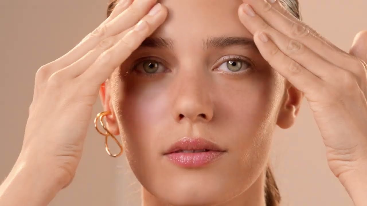 Lancaster Monaco Sun Beauty - Sun Protective Fluid Application Tutorial