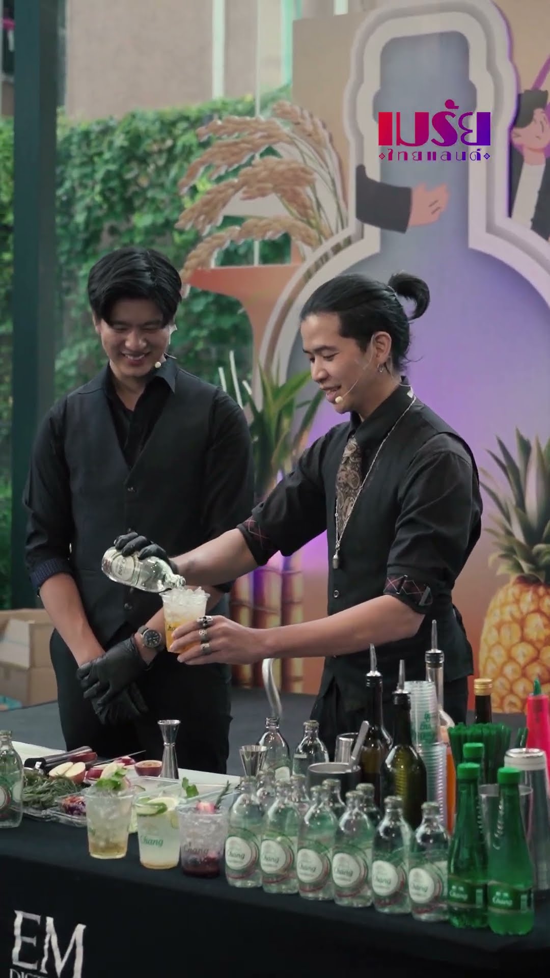 “ช้างโซดา สดชื่น ซ่านาน ทุกแก้ว” ไม่ว่าจะเป็นเครื่องดื่มอะไร ก็ทำให้ทุกแก้วมีความหมาย
