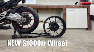 BMW S1000rr Wrecked Bike Rebuild ( PT. 6 NEW Rear Wheel )