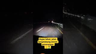 hujan lebat, jalan tol bergelombang dan minim penerangan. . ⛔️⚠️ (tol pinggir - batin solapan riau)