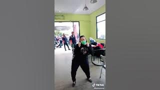 tante ini bokongnya gede banget