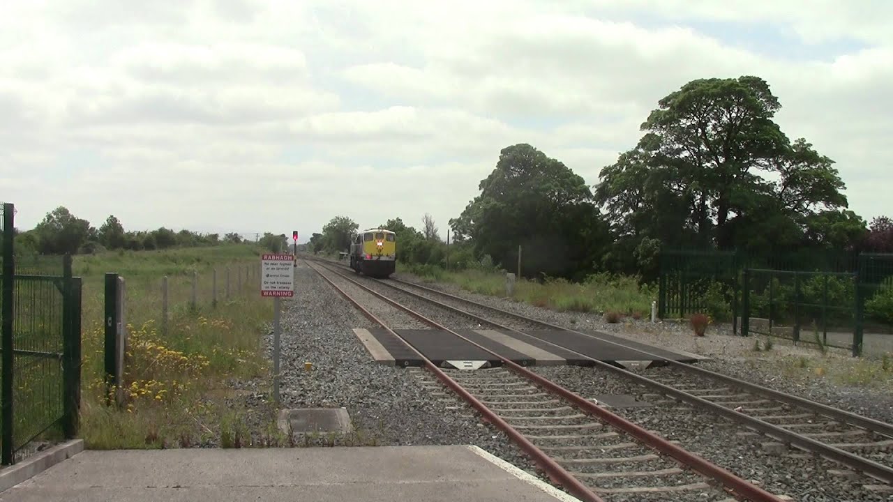 M3 Parkway HDIrish Rail 071 no.073 couples to weedspray wagons YouTube