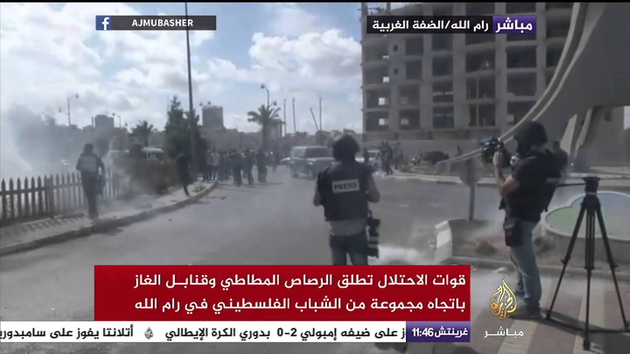 قوات الاحتلال تطلق الرصاص المطاطي وقنابل الغاز باتجاه شباب فلسطينيين في رام الله