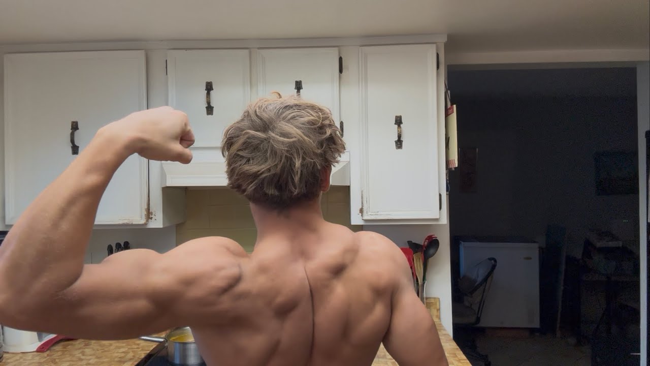 Classic physique posing 