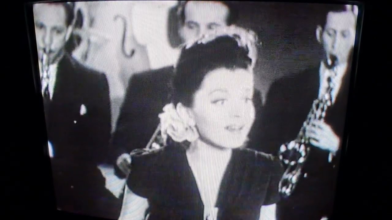 Wonder When My Baby's Comin' Home. Anita Boyer. Jerry Wald & Orchestra. Music Video from 1942.
