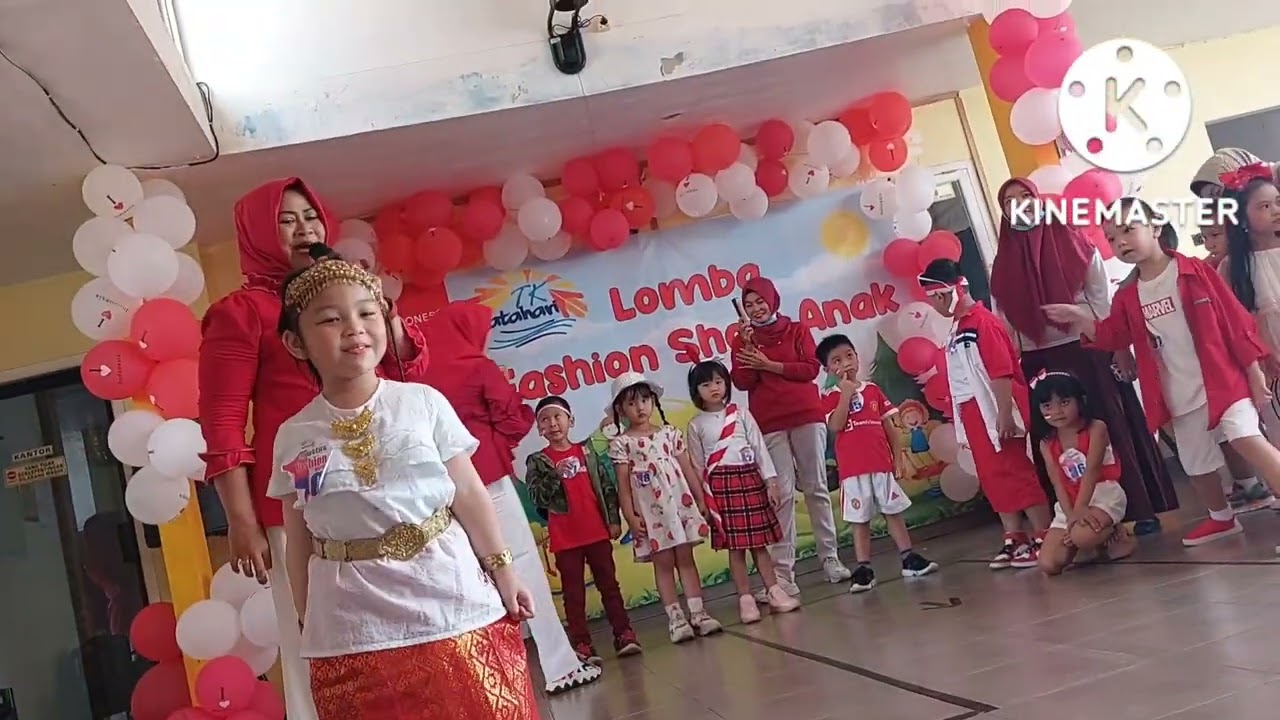 LOMBA FASHION SHOW TEMA MERAH PUTIH DI PAUD/TK MATAHARI PALEMBANG