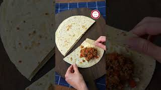 طريقة عمل משולשים של خبز הלافاش עם מילוי בשר טחון וגבינה צ'ידר