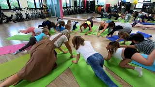 Rainbow Kids Yoga. Family class by Irina Rudnitskaya