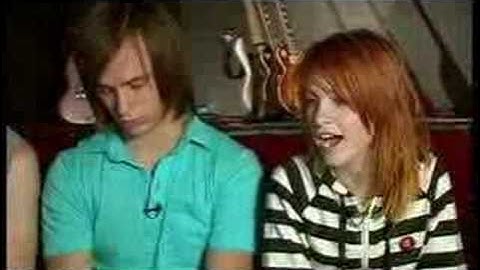 PARAMORE-  ABOUT PERFORMING LIVE (beyond the pit)