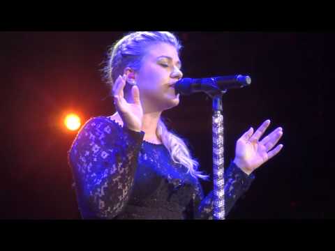 kelly-clarkson-"never-loved-a-man"-intro-west-palm-beach-fl-sept.-14-2013