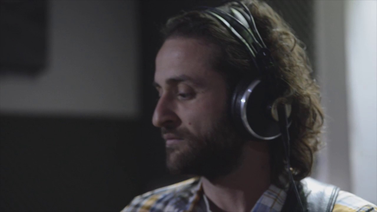 Hold On I'm Coming - Sam and Dave (Acoustic Loop Pedal Cover by Danis Papachristou)