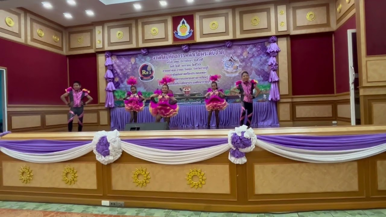 การแข่งขันการเต้นหางเครื่องประกอบเพลง ไหง่ง่อง