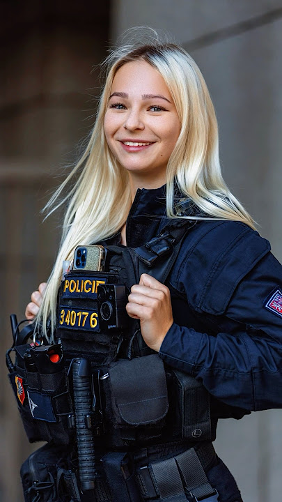 Arrest me, please😍Gorgeous Policewoman #streetphotography