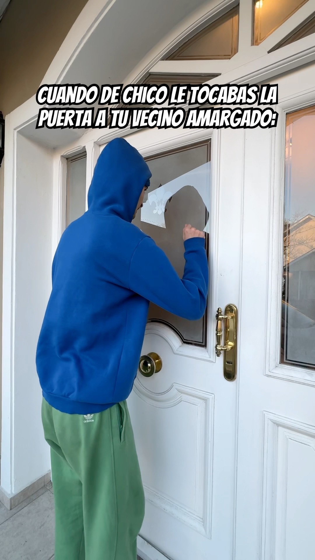 LE TOQUÉ LA PUERTA A MI VECINO Y PASO ESTO