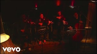 Miniatura de vídeo de "Elvana Gjata - Si une (Acoustic Live Session)"