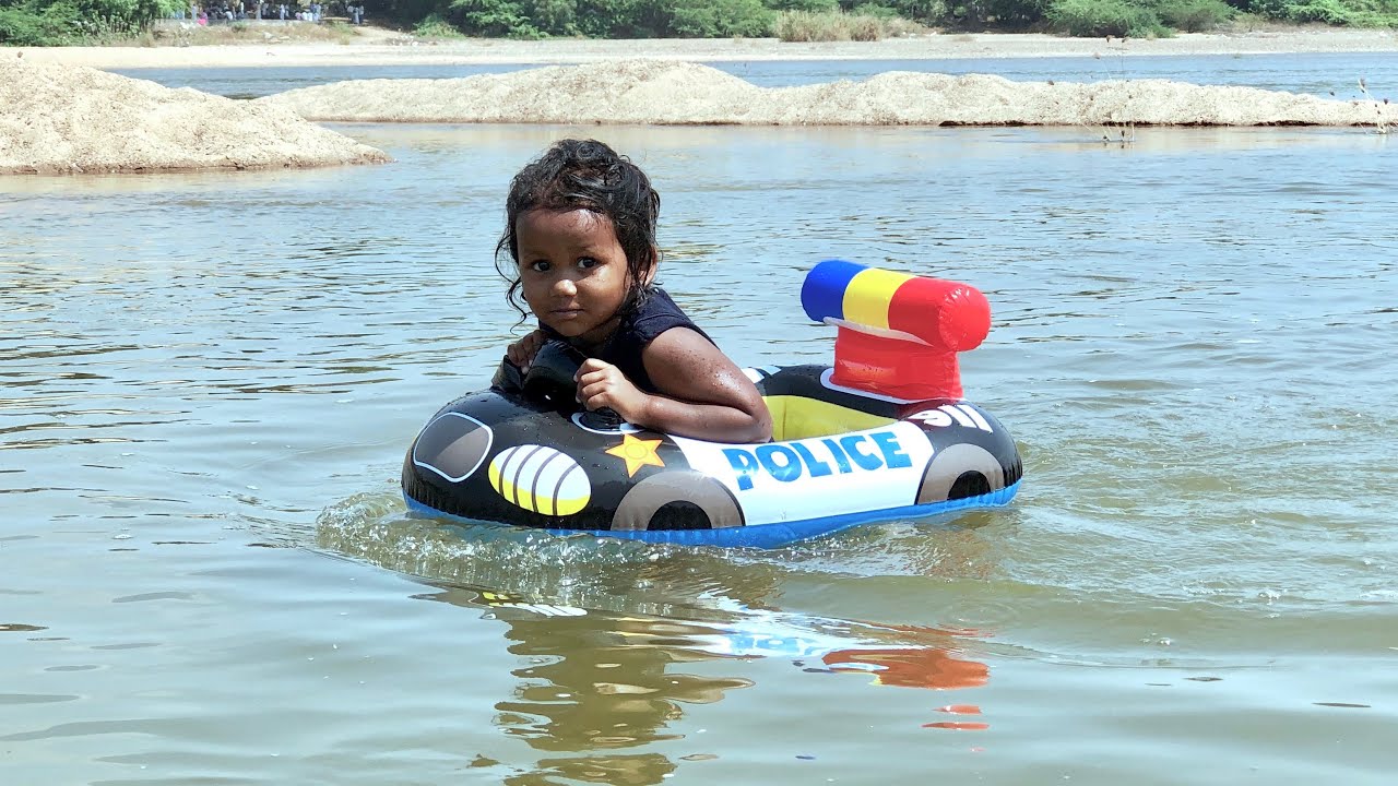 Village kids enjoyed River water float | River swimmer | River rafting - BOMMU KUTTY