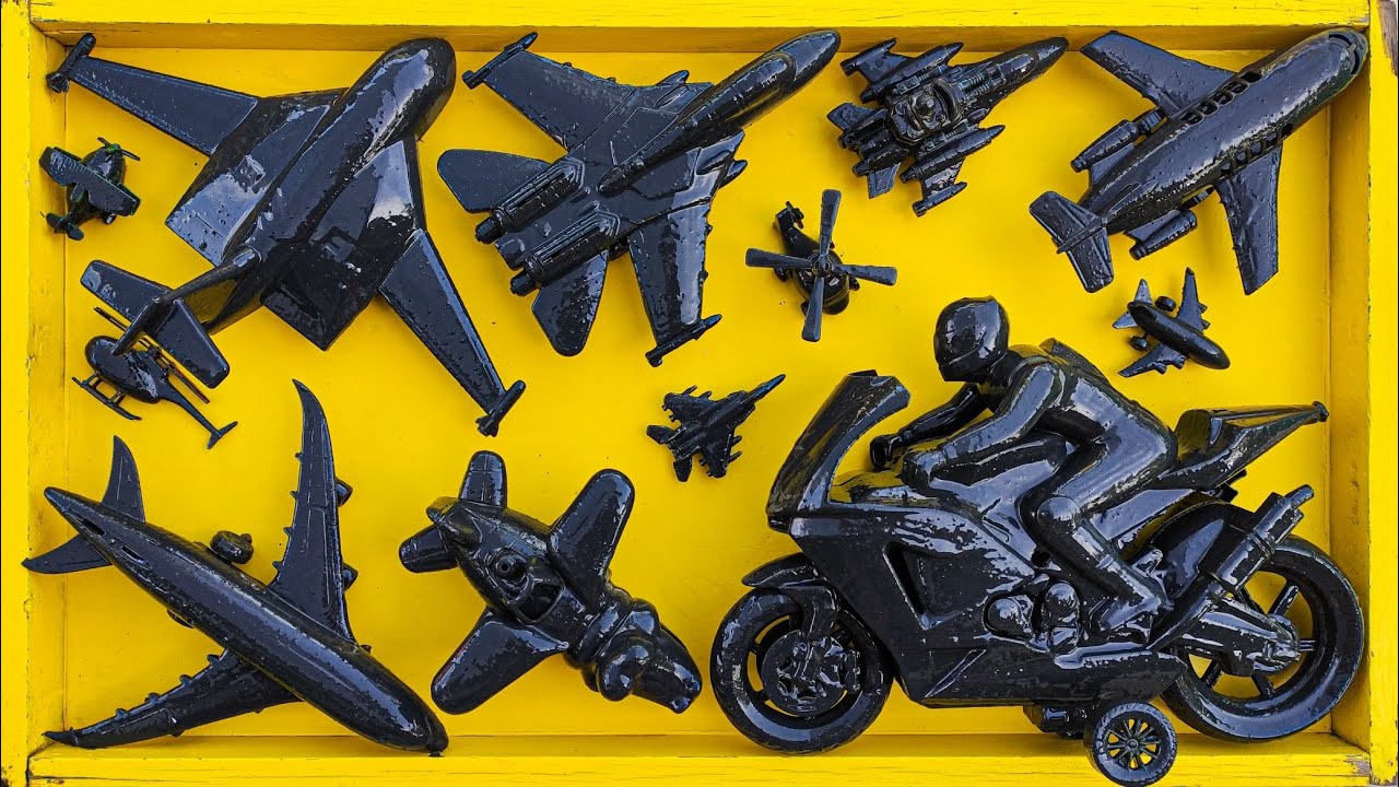 Membersihkan Pesawat Garuda Indonesia, Helikopter, Airbus, Aircraft, Jet Sukhoi, Jet Tempur Militer