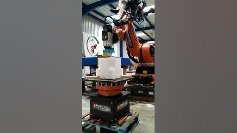 Robotic machining - KUKA with rotating table and  KUKA lineal track