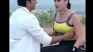 kareena kapoor boobs press kareena kapoor boobs show hot oops moment