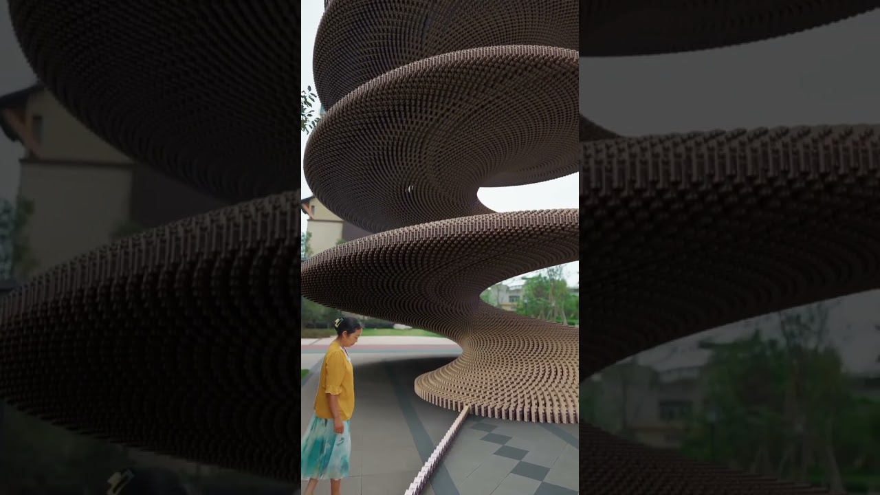 Mesmerizing Chaos: Watch a Giant Domino Cascade in Oddly Satisfying Fashion