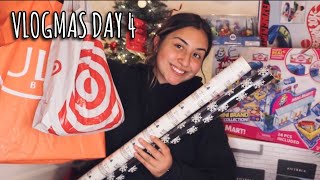 wrapping presents  | VLOGMAS DAY 4