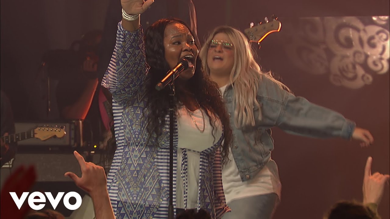 Tasha Cobbs Leonard - Overflow (Live At Passion City Church) Tasha Cobbs Leonard - Overflow (Live At Passion City Church)