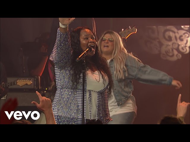 Tasha Cobbs Leonard - Overflow (Live At Passion City Church)