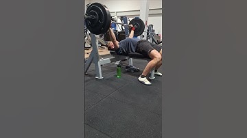 Week 1 : Comp bench 4x85kg RPE 6,5 backoff set 3/3