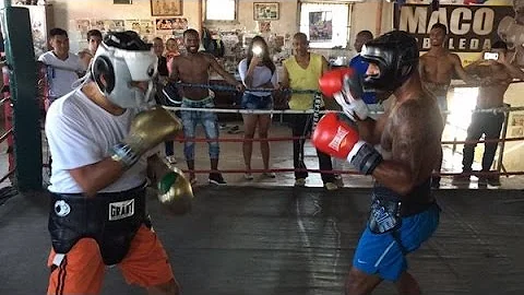 LEGENDS!! Roberto Duran & Shane Mosley SPARRING 20...