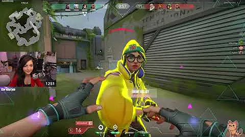 shroud's girlfriend banas knifed by shroud.😂😂