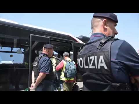 Video Espulsi 32 cittadini nigeriani in volo charter coordinato da Frontex