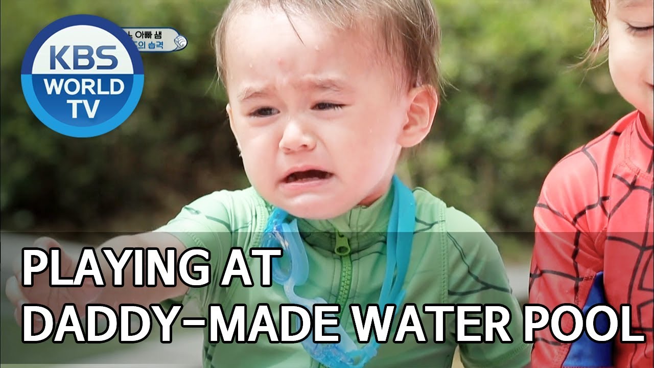 William and Bentley playing at daddy-made water pool [The Return of Superman/2019.08.14]