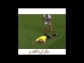 جنون كرة القدم حكم ينسى دوره ويراوغ اللاعبين مضحك جدا 