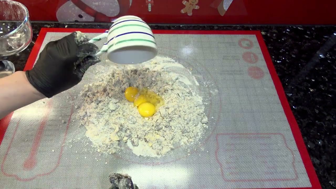 Nugat Kipferl – Leckeres Weihnachtsgebäck mit Marillenmarmelade